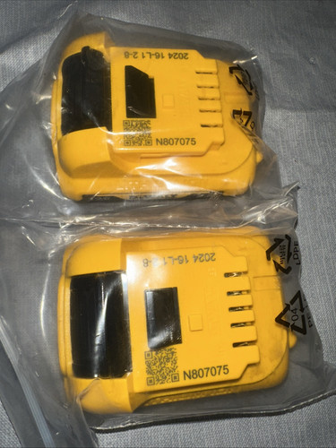 2 New Dewalt DCB122 2.0Ah 12V 12 Volt Max Lithium Ion Batteries Open Box - Picture 2 of 3
