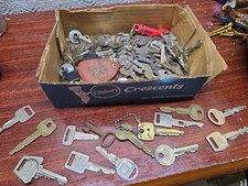 Lot Of 100+Vintage Keys. Approx 2 lbs 6oz~Wid...