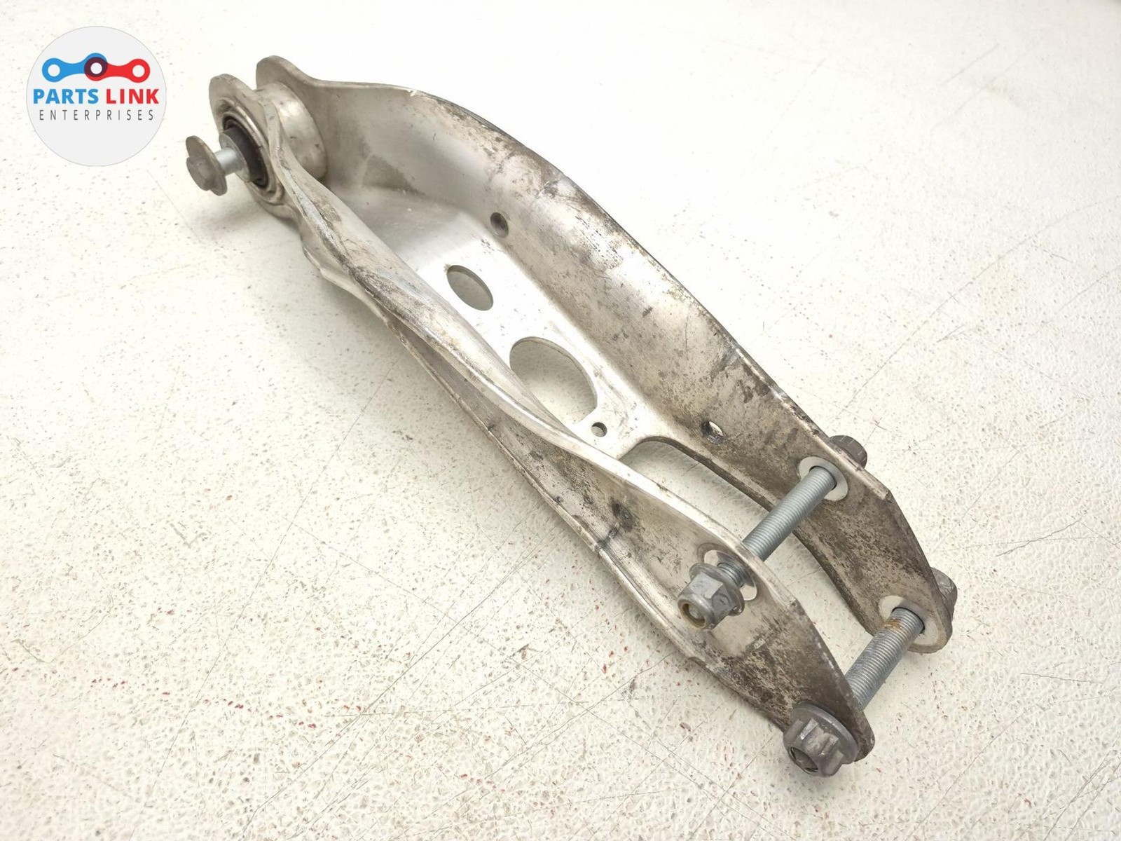 2016-20 BENTLEY BENTAYGA REAR RIGHT LOWER CONTROL ARM STRUT SEAT LEVER 636 OEM