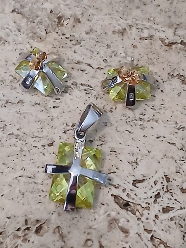 Emerald Cut Light Green Peridot 925 Sterling Silver Pendant & Earrings CZ's - Picture 6 of 14