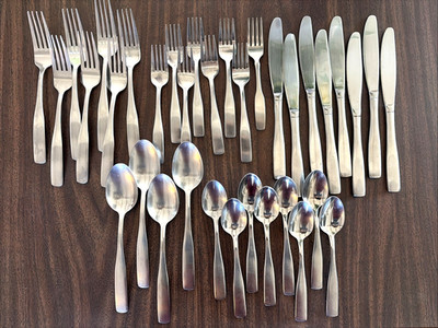 35 pc Laurissa Cambridge Flatware Set Modern Stainless Steel