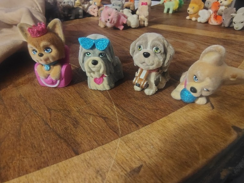 Vintage set of 4 Hasbro Puppy In my Pocket miniatures