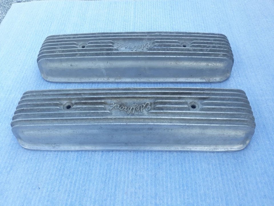 Oldsmobile Edelbrock 1949-56 cubiertas de válvula de aluminio con aletas 303 324 Foto 3 de 4