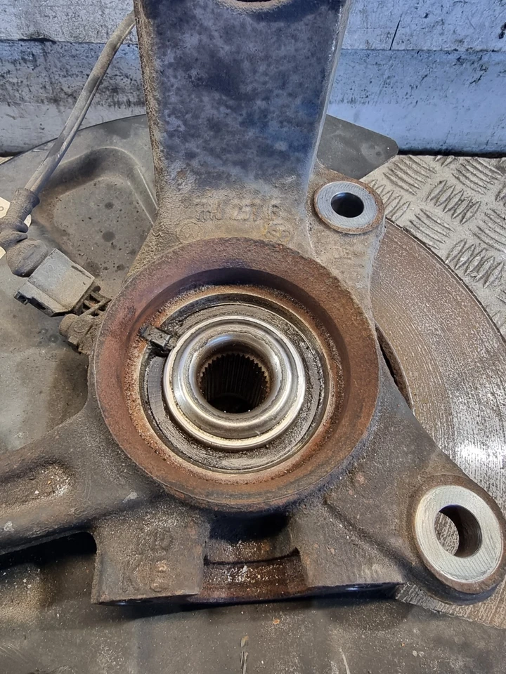 VW TRANSPORTER BUJE NUDILLO 7E0615311 DELANTERO IZQUIERDO 2.0L TDI T26 FURGONETA PANEL HOMBRE 2015 Foto 4 de 4