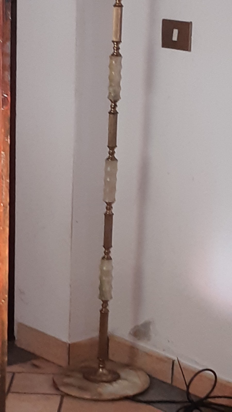 Lampada da terra antica in onice e ottone foto 6