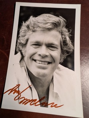 Original handsigniertes 5,5x3,5 Foto von Doug McClure. (Das Land, das die Zeit vergessen hat)