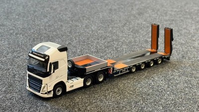 Volvo FH5 Globetrotter XL 6x2 - 4 Achser schwarz Tieflader + Rampen Maßstab 1:50