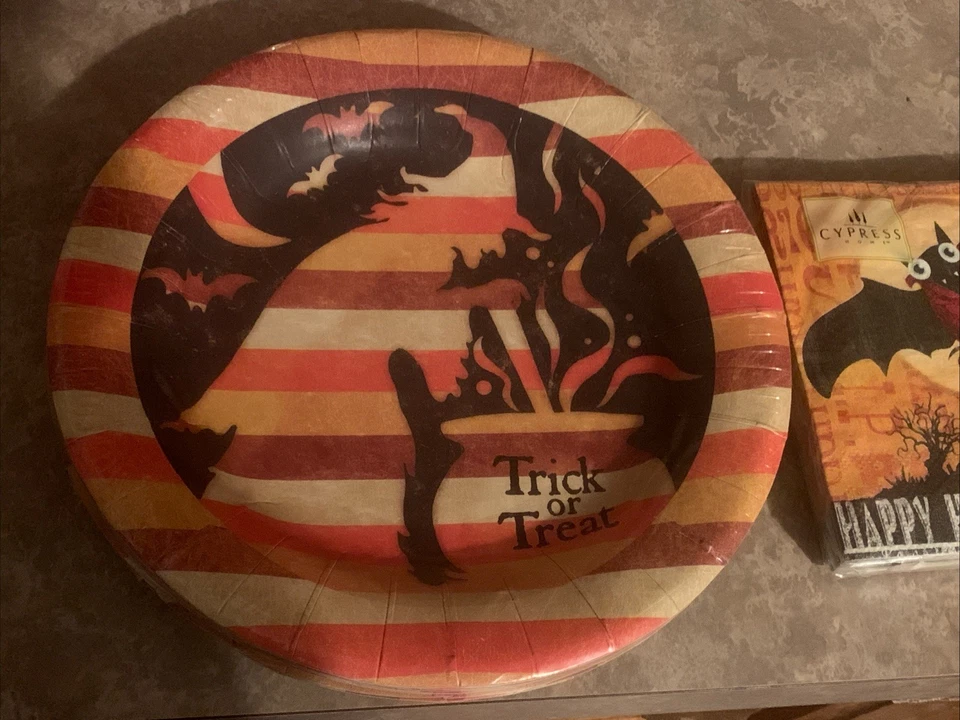 Pratos de festa de Halloween com guardanapos, pratos revestidos - Imagem 2 de 4