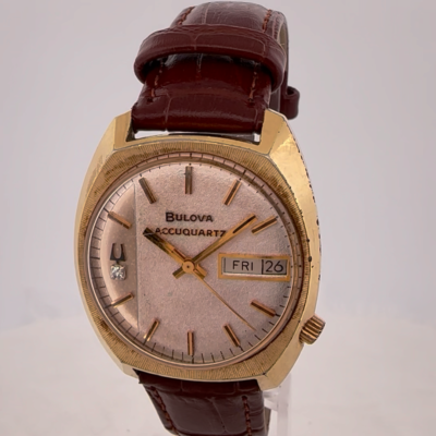 Vintage Bulova Accuquartz Men's Tuning Fork Wristwatch 224 Vintage Bulova Accuquartz Men's Tuning Fork Wristwatch 224