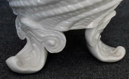 6TH MARK 3RD GREEN MARK BELLEEK IRELAND LRG THREE FOOTED FLORAL LADEN JARDINIERE - Picture 3 of 12