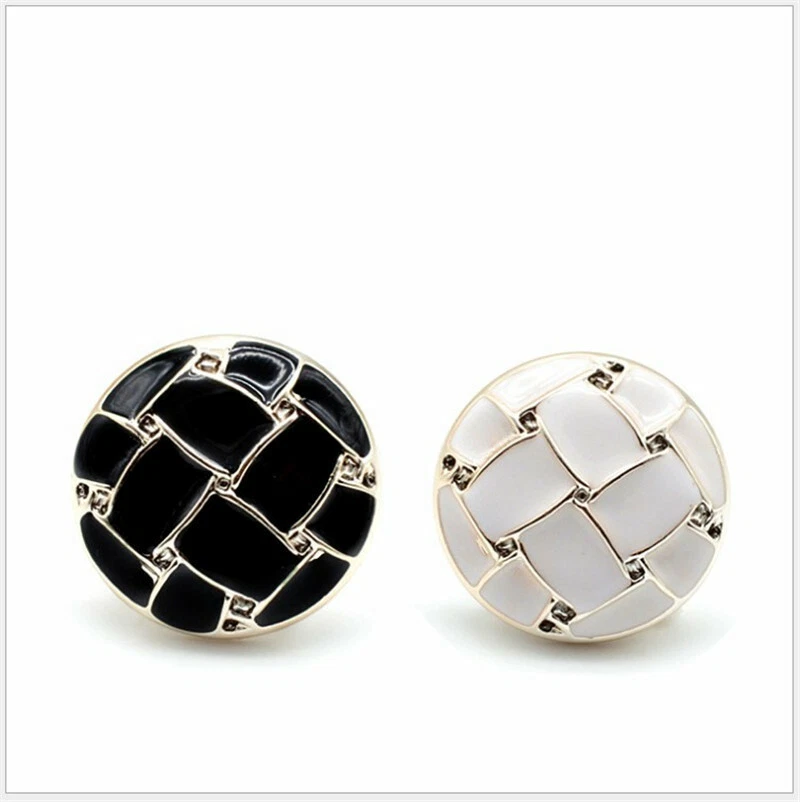 10 Pcs 18-30mm White Black Button Jacket Decor Sewing DIY Clothing Accessories - Image 4 of 4