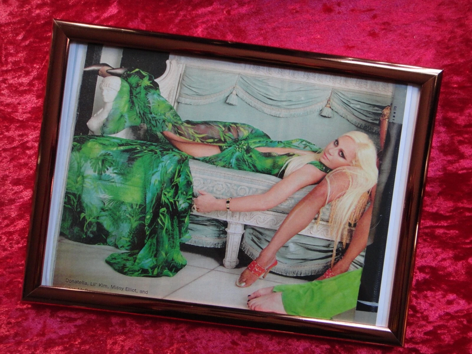 DONATELLA VERSACE IN THE GREEN JLO ABITO MODA ICONA HIP HOP MEMORABILIA