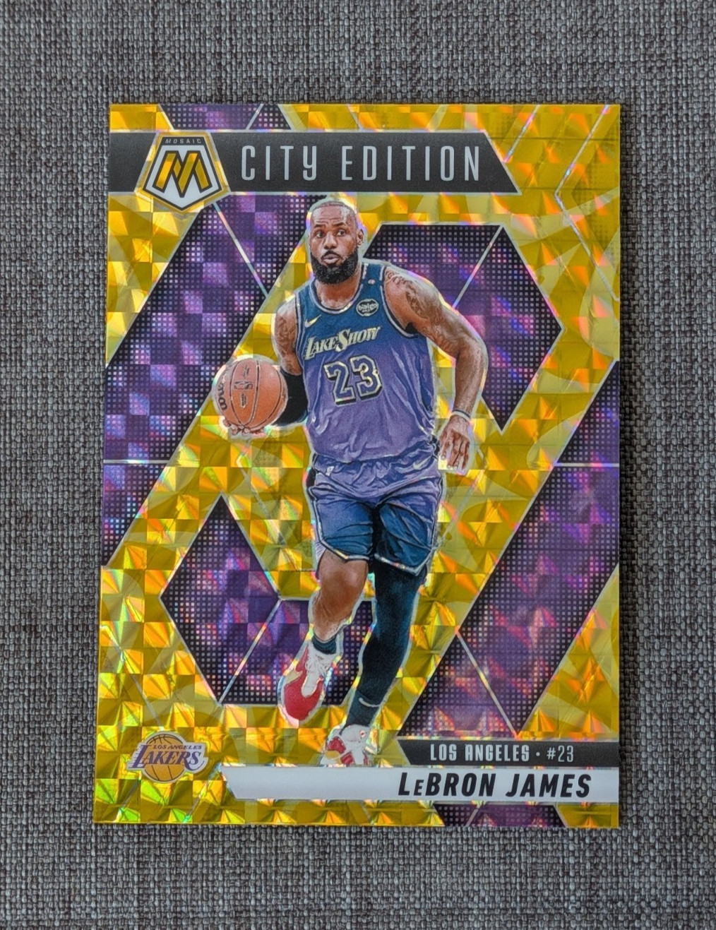 LeBron James Reactive Yellow City Edition Lakers | 2024-25 Panini Mosaic #286