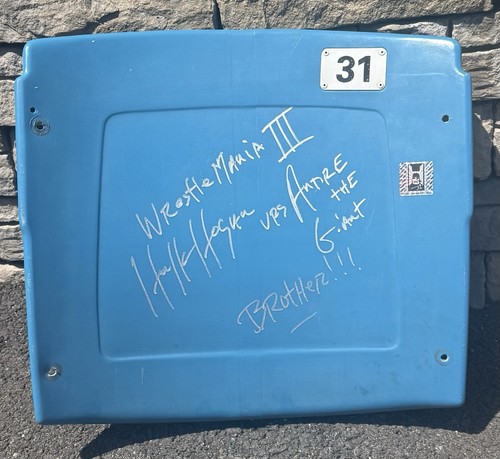 Original WWF Hulk Hogan Hand Signed 1987 WRESTLEMANIA 3 WWE Silverdome Seat Back - Picture 2 of 10