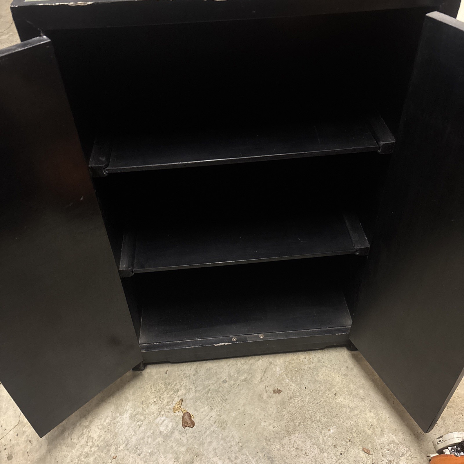 US Seller - Antique Gold Leaf Bird and Flower Oriental Cabinet! Minor Paint Chip