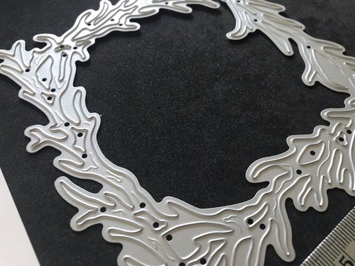 Garden Notes Grapevine Wreath Square (no flowers) Elizabeth Craft Design die - Picture 5 of 6