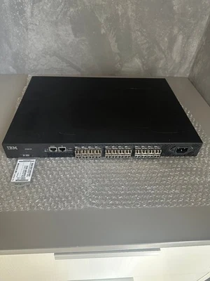 Switch Fibre Channel Brocade / IBM 24 Ports SFP+ - Photo 1/2