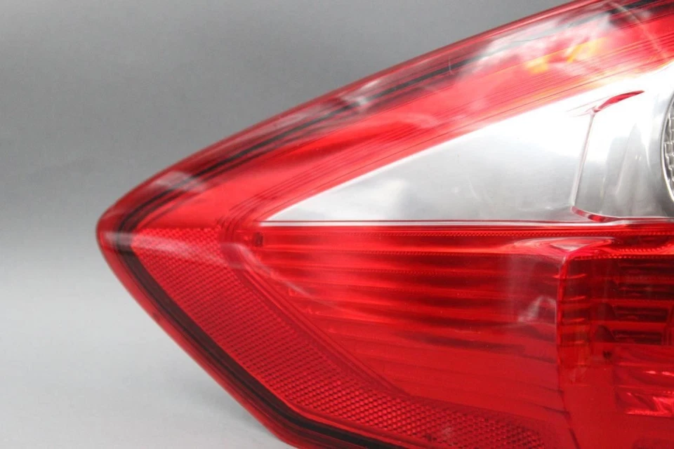 Luz trasera del conductor izquierdo montada en cuarto exterior Ford C-Max 2013-2016 OEM #38481 Foto 2 de 4