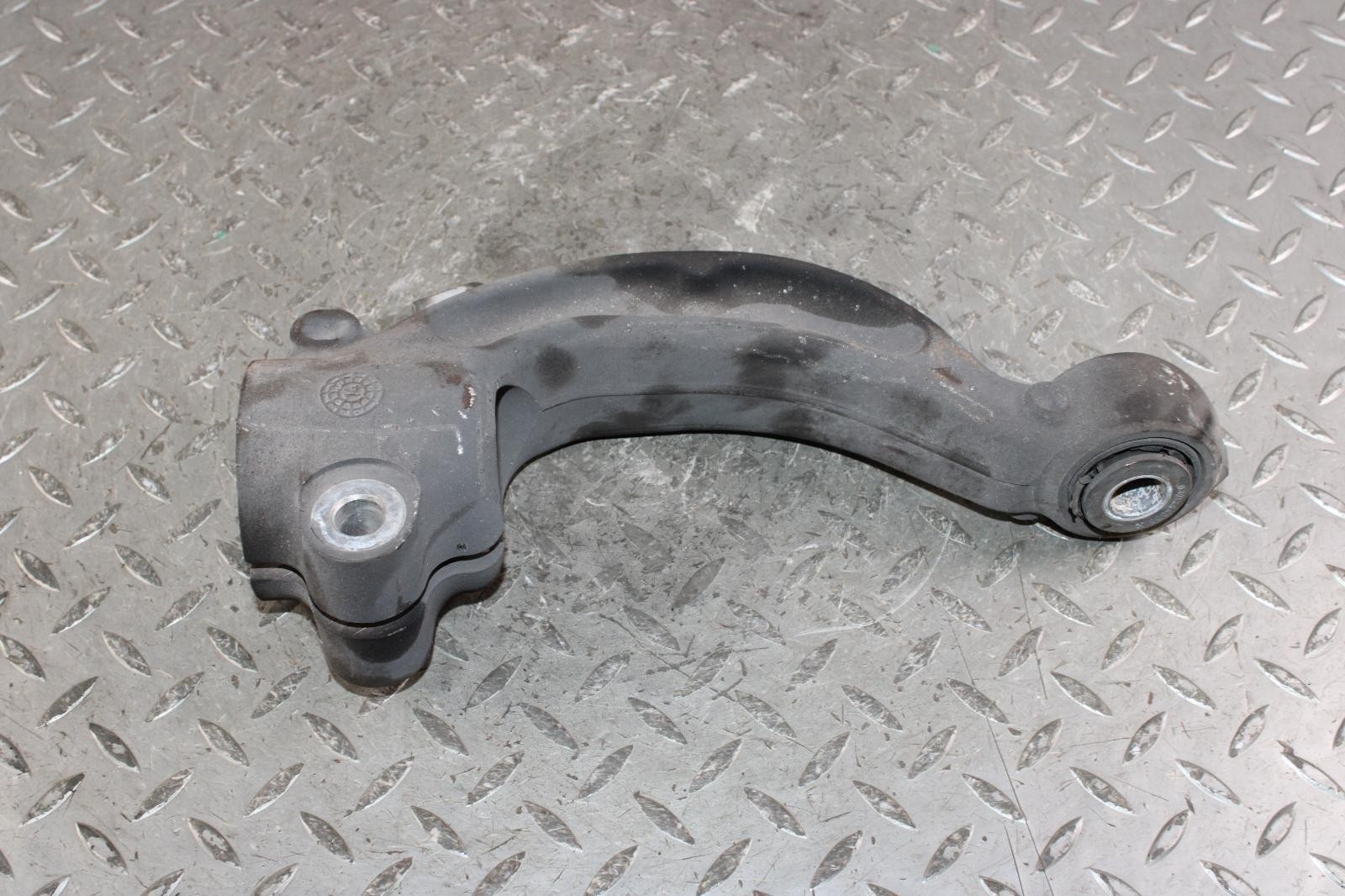 14-19 Ghibli Front Passenger Right RH Strut Shock Absorber Fork Mount Bracket OE