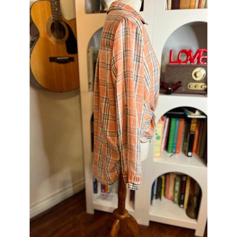 Paper Crane Womens Red Blue Faded Tie Button Up Flannel Top Sz L Classic Western - Image 3 of 4