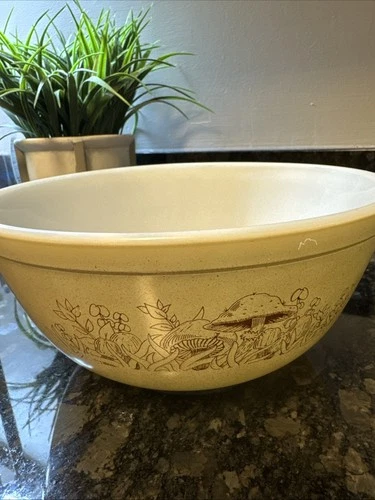 Vintage 1981 PYREX Forest Fancies Mushrooms #403 Mixing Nesting Bowl 2.5 Qt