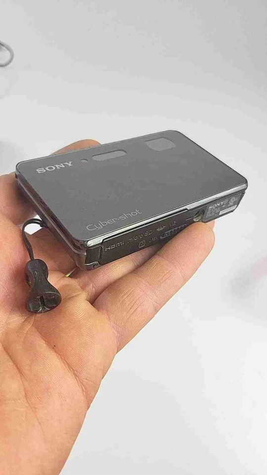 SONY Cyber-Shot DSC-TX200V 18.2 MP Digital Camera + Case, Cable, 4GB SD, Batts - Image 3 of 4
