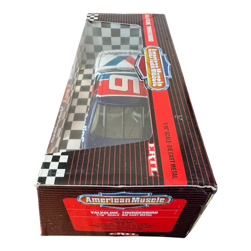 Mark Martin Valvoline ERTL American Muscle NASCAR Thunderbird escala 1:18 Foto 2 de 4
