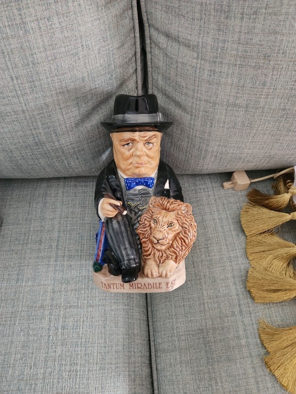 WINSTON CHURCHILL LIMITED EDITION FIGURINE