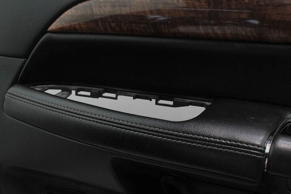 Nissan Armada 2008-2012 panel interior del lado del pasajero delantero derecho OEM Foto 4 de 4