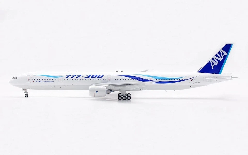 All Nippon Airways / Boeing 777-300 / JA752A / B-773-ANA-52A / 1:200 *ÚLTIMAS PIEZAS* Foto 4 de 4