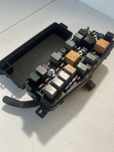 2008-2009 Saturn VUE 3.5L OEM Fuse Box Relay Panel Junction Assembly 07527D - Picture 4 of 12