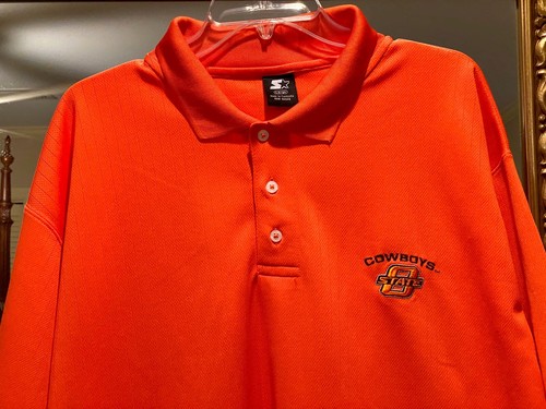 Camisa polo de poliéster talla grande de manga corta de los vaqueros de Oklahoma State - Imagen 3 de 6