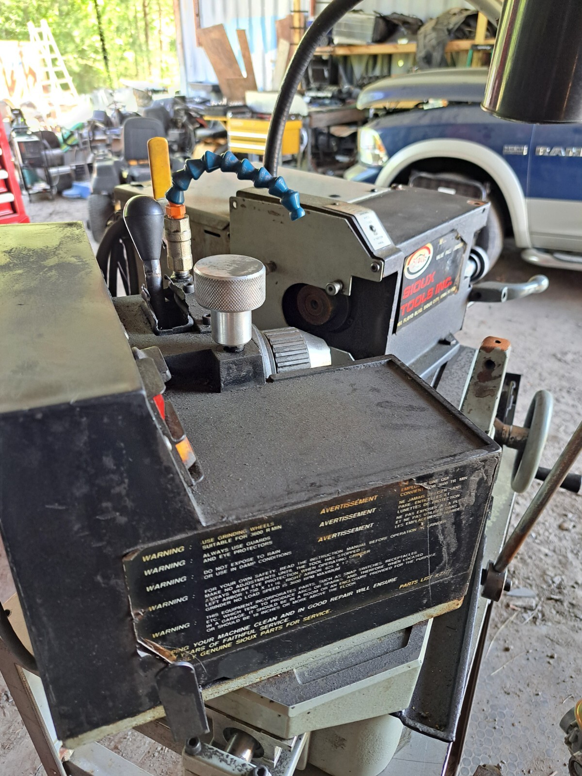 SIOUX 2075 VALVE FACE GRINDER. 115VAC, 9.4A, 60HZ, 7.4A GRINDING HEAD