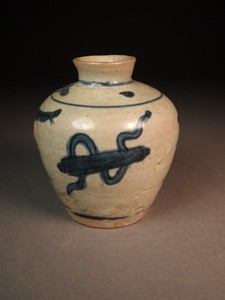 Chinese Ming blue white porcelain jar