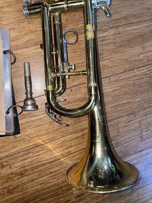 Holton Trumpet Collegiate T-602 w/Case and Mouthpiece Serial