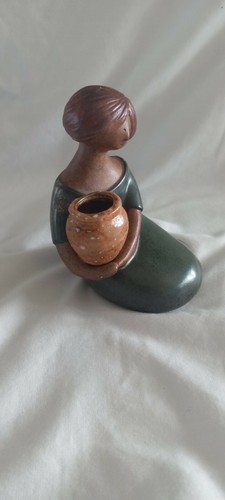 Clay pottery women with a bowl & jug unsigned unbranded unique lovely figure - Picture 10 of 10