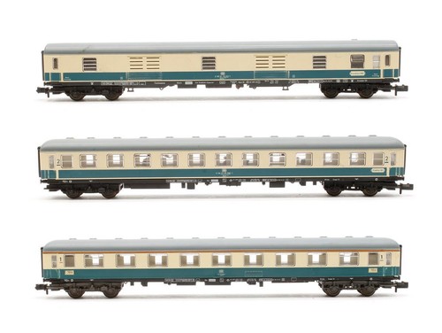 FLEISCHMANN 'N' GAUGE RAKE OF 3 DB BLUE/CREAM BAGGAGE CAR/1ST/2ND CLASS COACHES