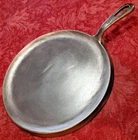 VINTAGE UNMARKED WAGNER WARE 10-1/4 INCH  GRIDDLE "9" ON HANDLE, "C" ON BOTTOM