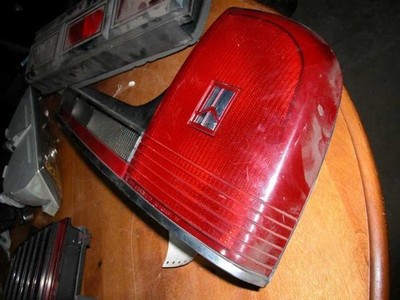 86 87 TEMPO RIGHT TAIL LIGHT LAMP LENS