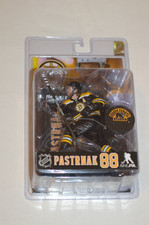 DAVID PASTRNAK Boston Bruins McFarlane NHL Legacy Series Hockey Figure