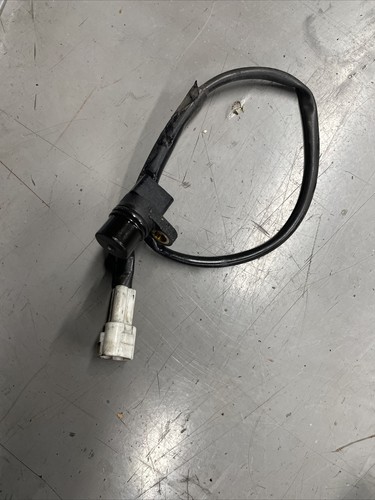 2003 02-03 Yamaha YZFR1 R1 Speed Sensor - Picture 2 of 6