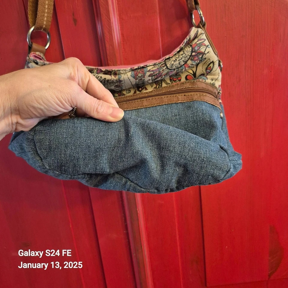 Cartera Bandolera Sakroots The Sak Tema Búho Denim Bolsillo Frontal con Cremallera Ajustable Usada en Excelente Condición Foto 4 de 4