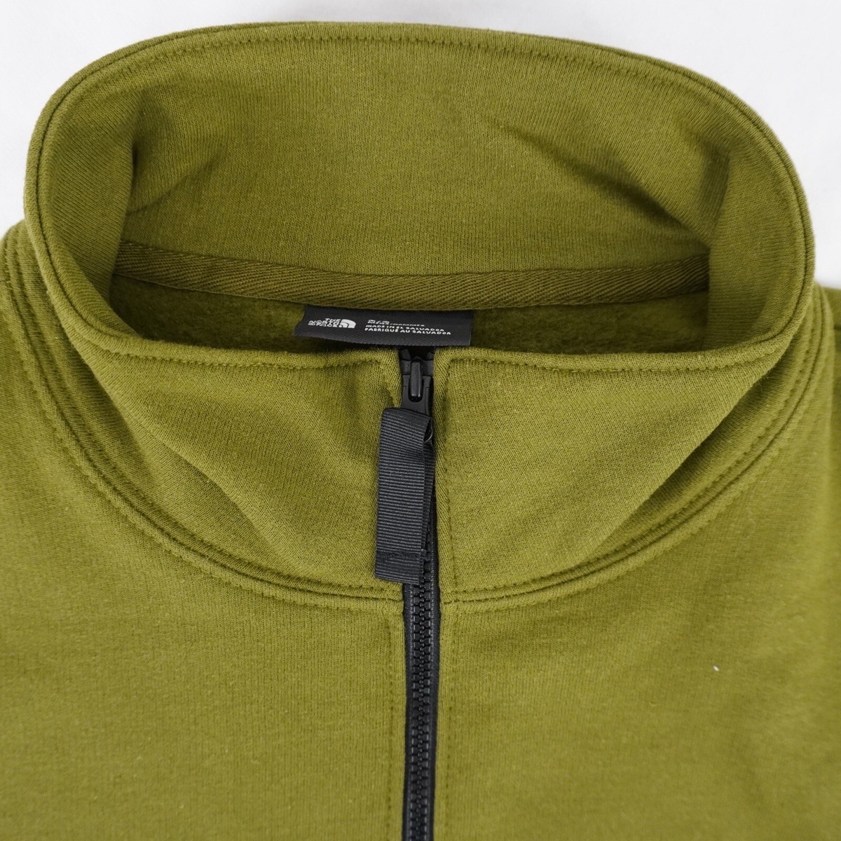 New The North Face Men's AXYS ¼-Zip Fleece in Forest Olive