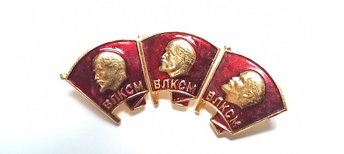 Soviet Russian Komsomol Pins Lenin's Profile on a Red Flag Lot of 3pcs - Picture 3 of 10