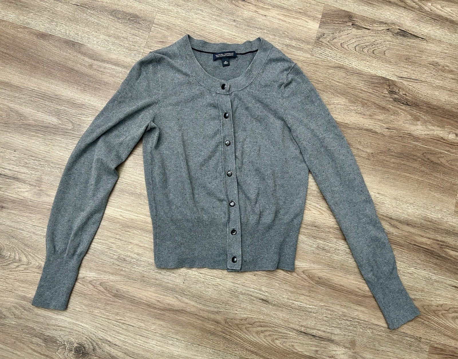 Banana Republic Silk Cashmere Cardigan Gray Sweater Women’s Size M Button Front