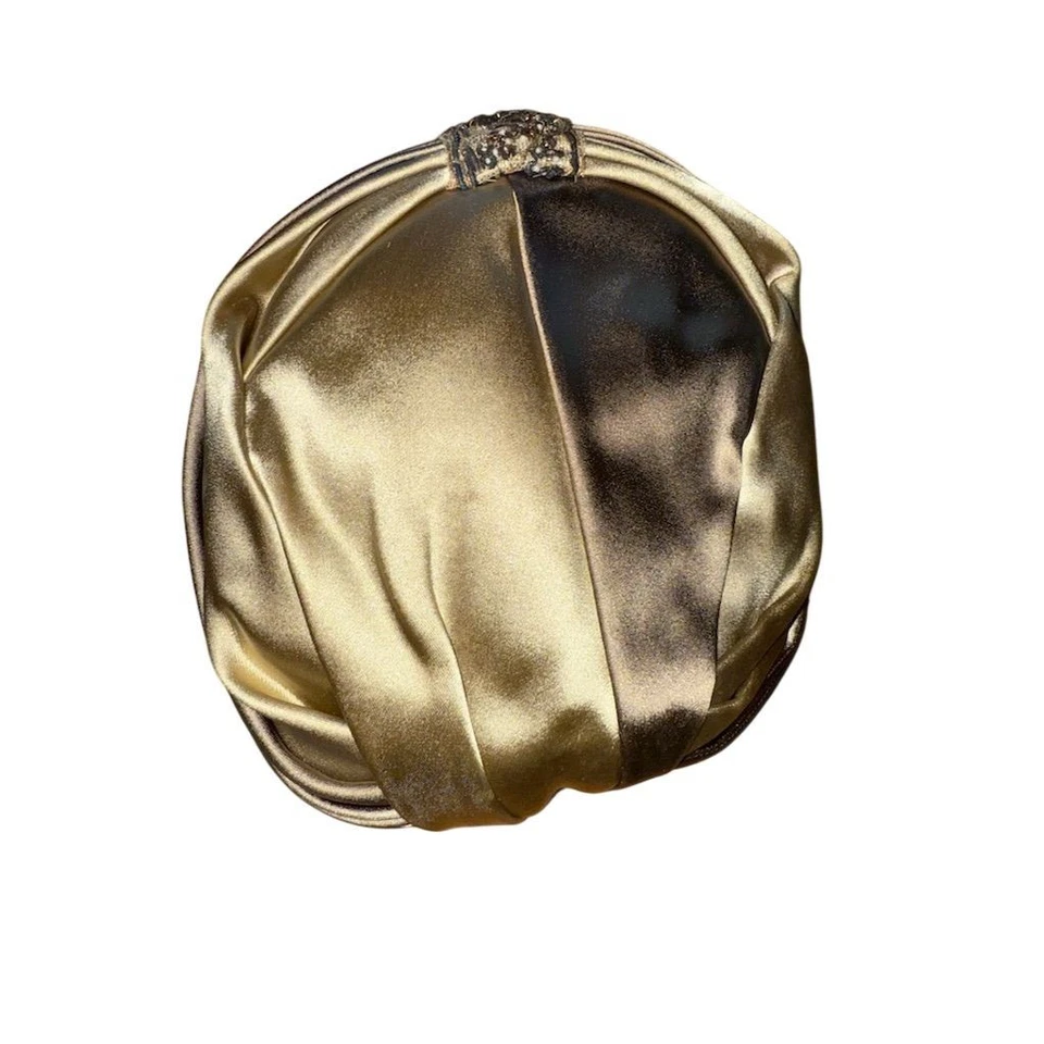 Antigo Chapéu Turbante Cetim Dourado Frisado Floral Acentos Feito na União EUA Steampunk Elegante - Imagem 2 de 4