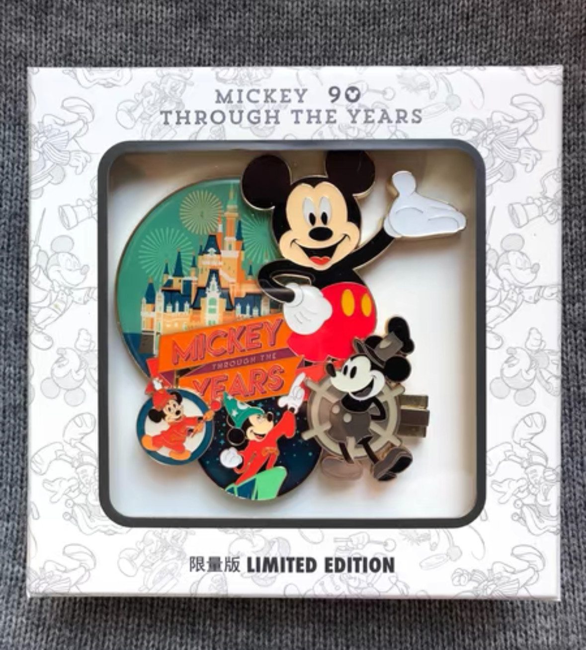 Disney pin Shanghai disneyland Mickey mouse 90th years jumbo pin box LE300