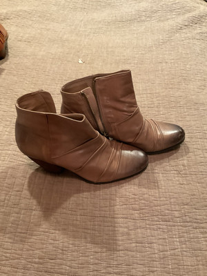 Woman s Boots