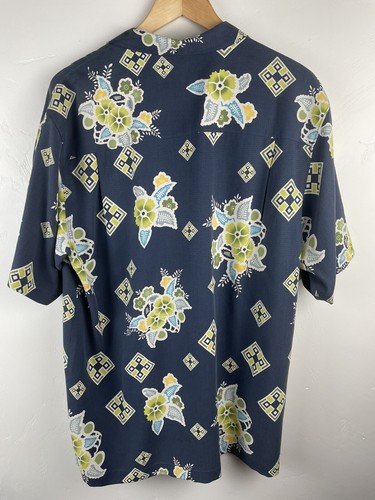 Tommy Bahama Mens M Hawaiian Camp Shirt 100% Silk Wood Buttons Blue Magnum PI - Picture 5 of 8