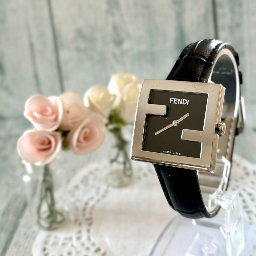 【電池交換済み】FENDI フェンディ 腕時計 シルバー 4000L ブラック FENDI Watch Silver 4000L Black Used From Japan Check